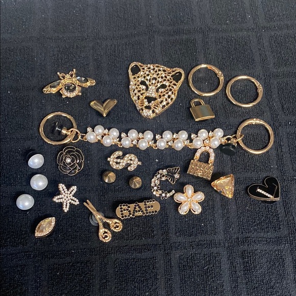 Chic Bling Shoe Charms Gold and Sliver Designer Jewels Pretty - Picture 1 of 9